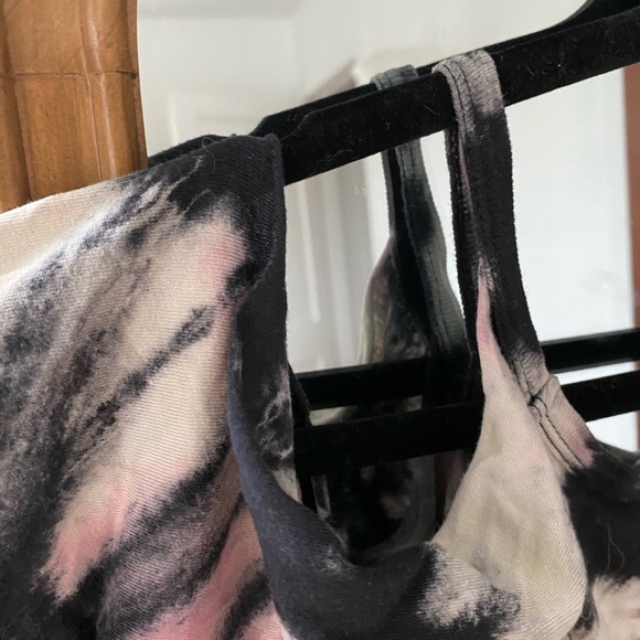 Torrid Womens Size 1 Multicolor Tie Dye Animal Print Cold Shoulder Tee Shirt Top - Picture 4 of 4